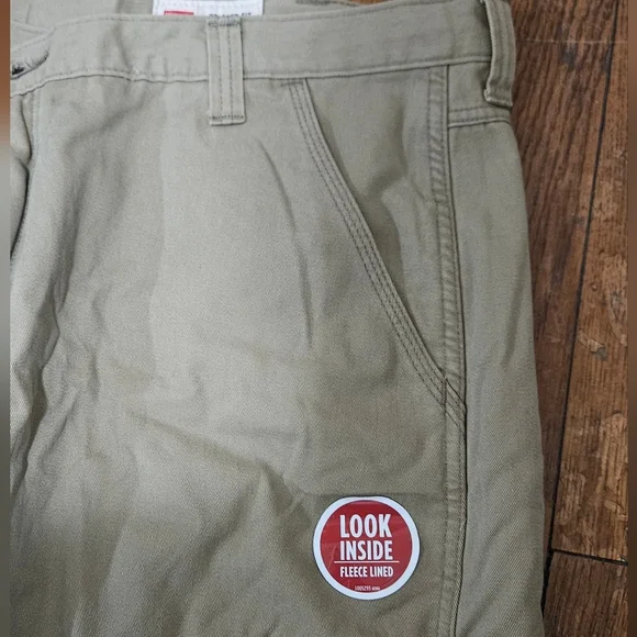 Wrangler Five Star Heritage Relaxed Fit cargo pants with fleece lining for men - Picture 10 of 16